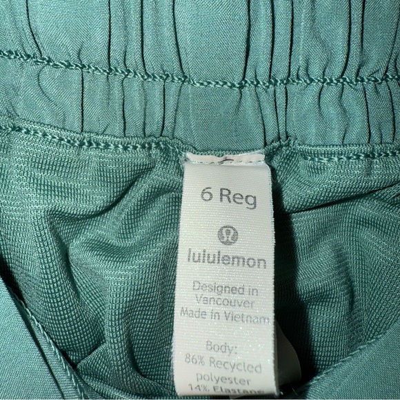 Lululemon Hotty Hot II 2.5” Shorts Women’s Size 6 Regular Light Green W7ARKR - Picture 5 of 5